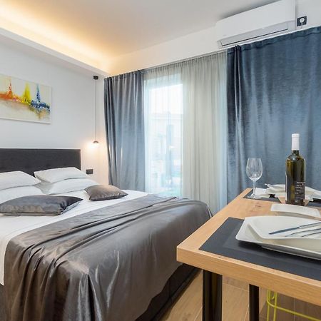Studio Apartman Lilly With Private Parking In The Yard Of The House Pula Exterior foto