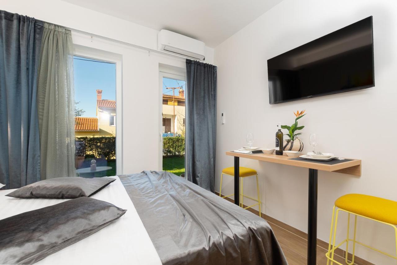 Studio Apartman Lilly With Private Parking In The Yard Of The House Pula Exterior foto