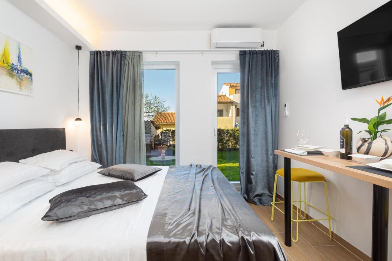 Studio Apartman Lilly With Private Parking In The Yard Of The House Pula Exterior foto