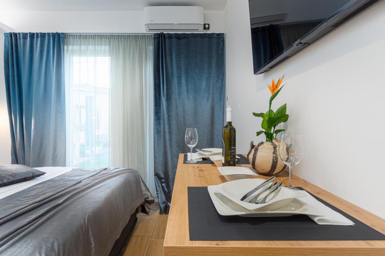 Studio Apartman Lilly With Private Parking In The Yard Of The House Pula Exterior foto