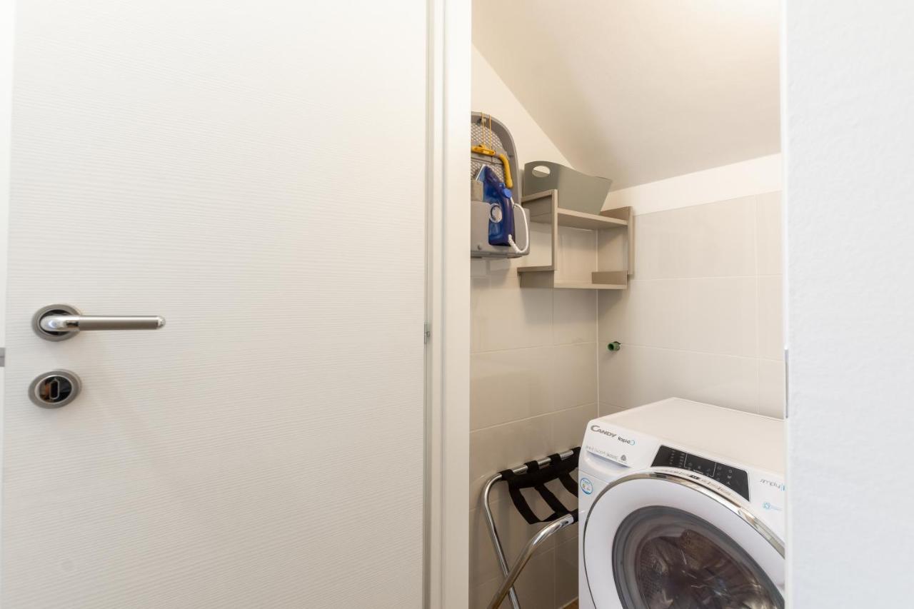 Studio Apartman Lilly With Private Parking In The Yard Of The House Pula Exterior foto